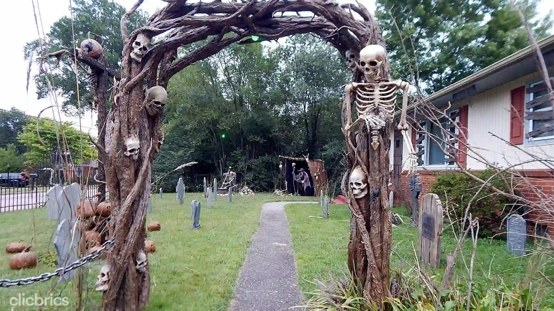 diy scary halloween decorations terrifying entrance